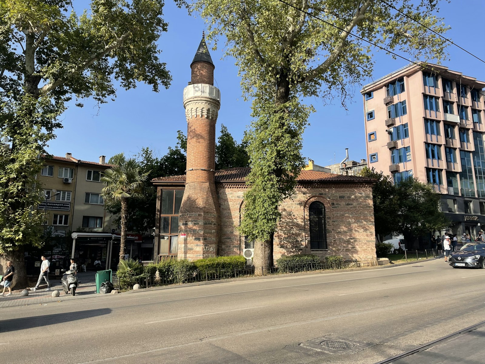 Bursa merkezinde taş ve tuğla mimarili tarihi cami